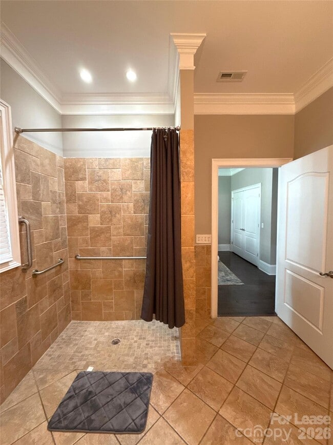 Building Photo - 13931 Thompson Rd