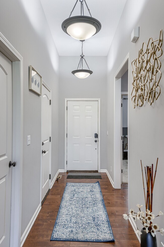 Building Photo - 15523 Valley View Dr