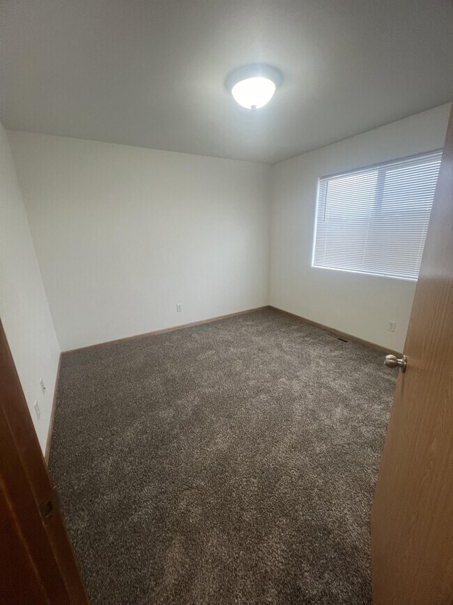 Building Photo - 3322 8th St W