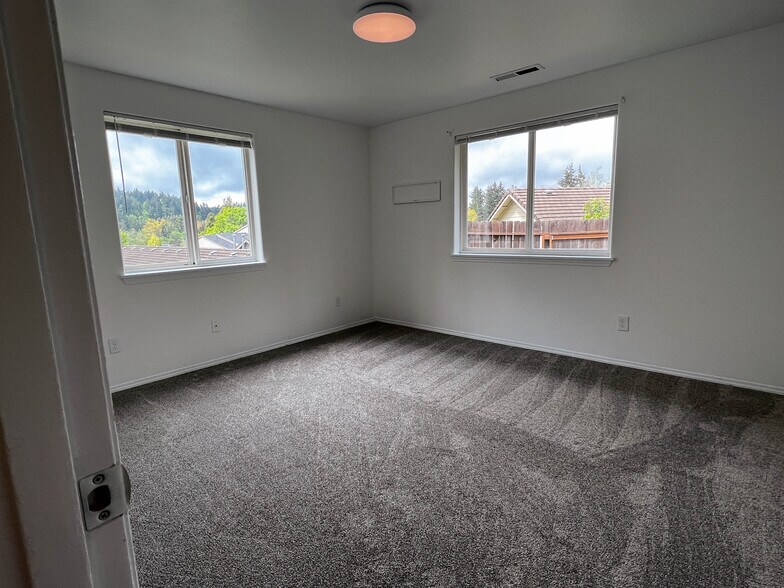 Building Photo - 1545 Fircrest Ct SE