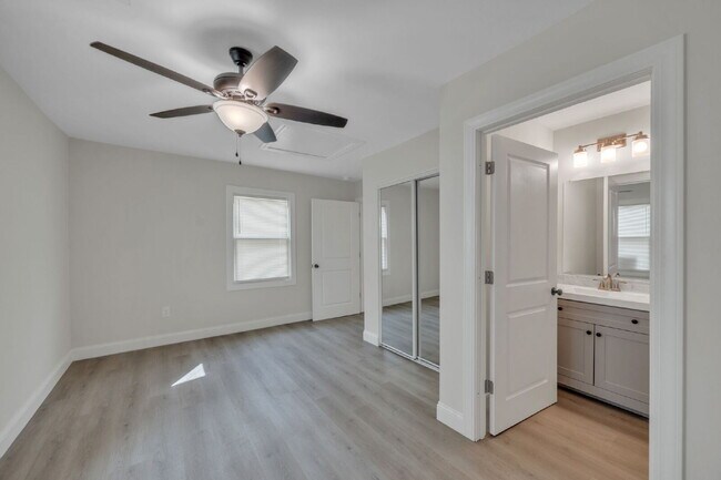 Building Photo - Newly renovated and modernized 1BR, 1BA du...