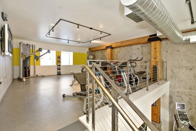 Building Photo - Dogpatch: Exceptional 1 Bed 1.5 Bath Condo @ Esprit Park with Garage Parking and Storage