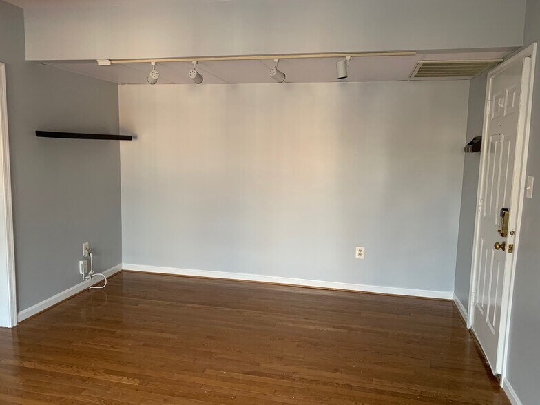 Building Photo - 1736 N Rhodes St