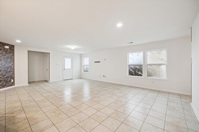 Building Photo - 16343 Oakside Hollow Ln