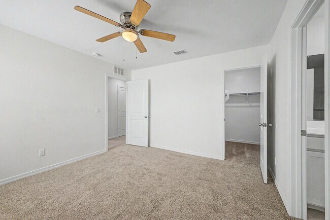 Building Photo - 35450 W Santa Clara Ave