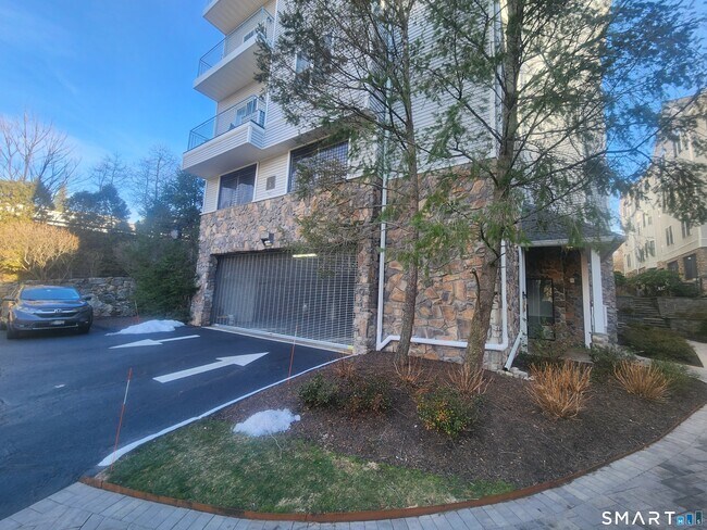 Building Photo - 105 Richards Ave