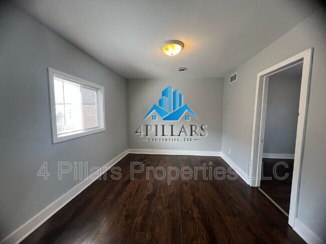 Building Photo - 1120 W 150th St