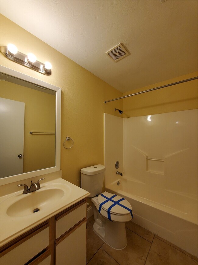 Building Photo - 1413 Bridle Path