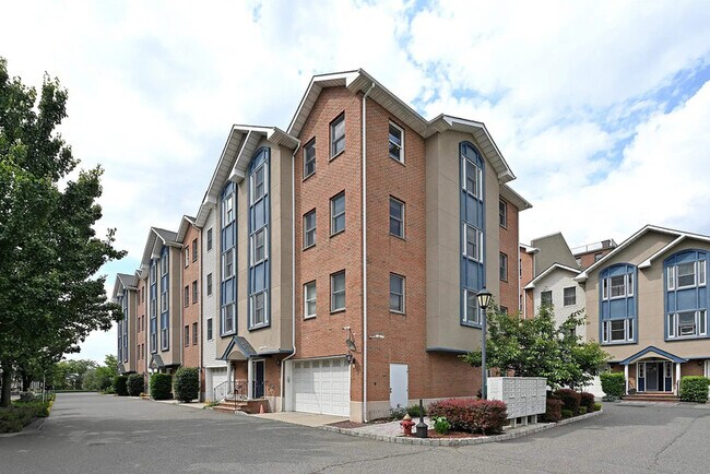 Building Photo - 620 38th St