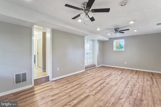 Building Photo - 10622 Cavalcade St