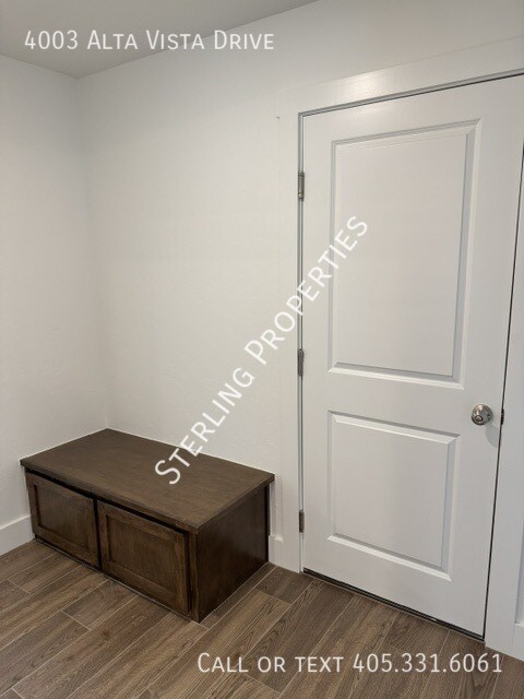 Building Photo - 4003 Alta Vis Dr