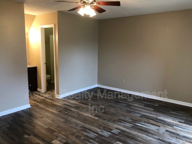 Building Photo - 9227 Shady Bend Ln