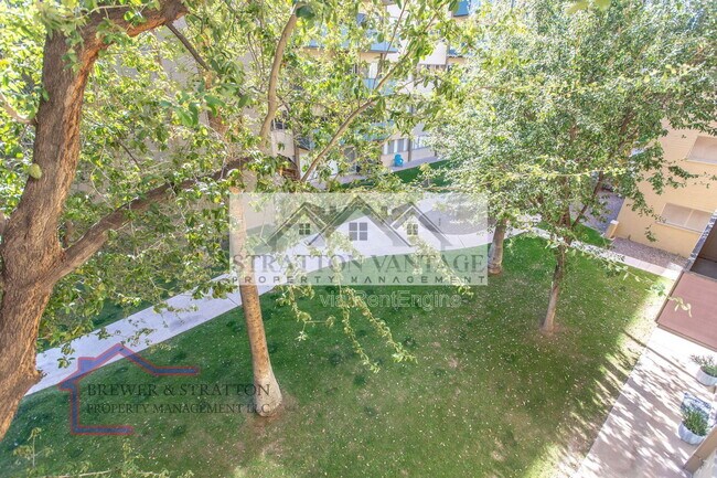 Building Photo - 351 E Thomas Rd