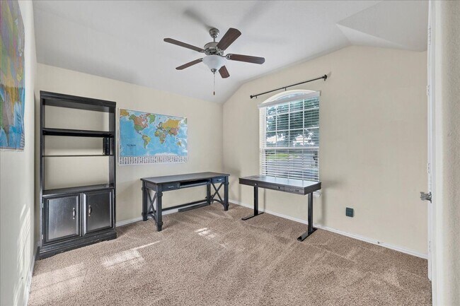 Building Photo - 300 Briar Park Dr