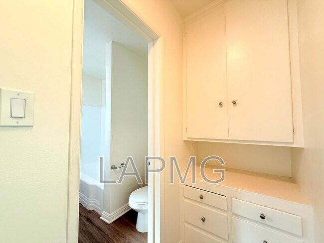 Building Photo - 625 Aerick St