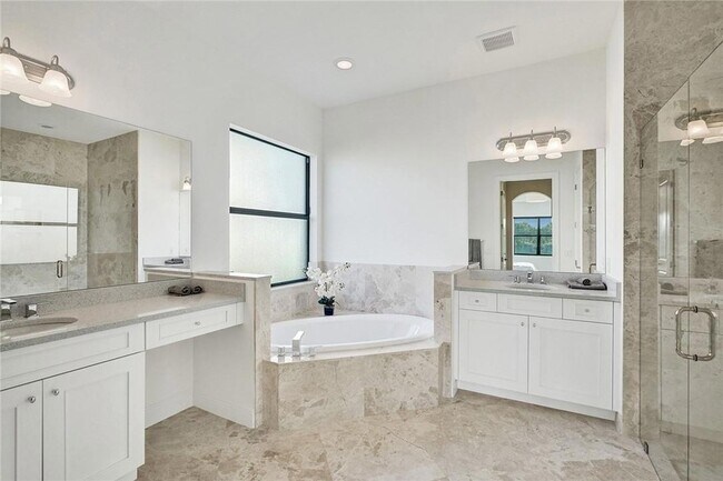 Building Photo - 8210 NW 115th Way