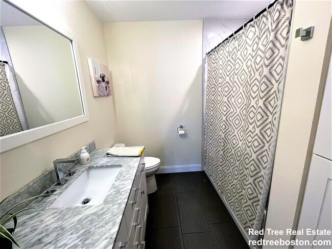 Building Photo - 62 Horace St