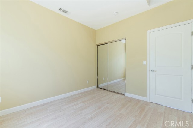 Building Photo - 748 W Dryden St