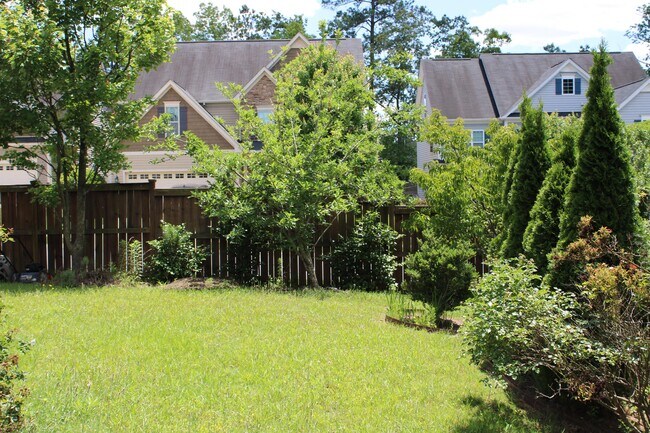 Building Photo - 241 Vinewood Pl