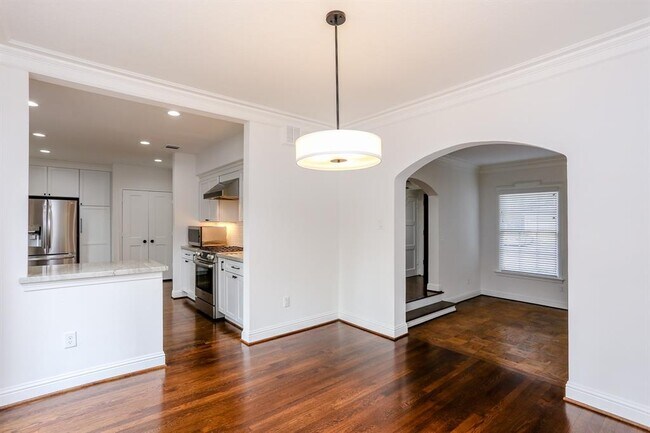 Building Photo - 3125 Wroxton Rd