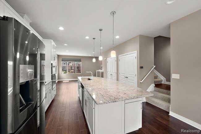 Building Photo - 2877 Hartwick Dr
