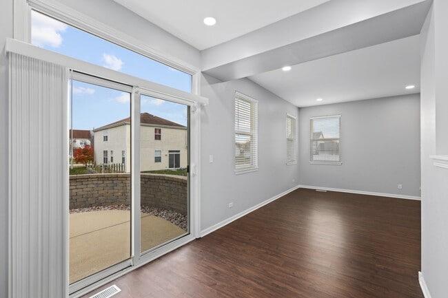 Building Photo - 1876 Bluestem Cir