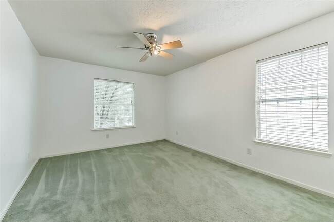 Building Photo - 8511 Cross Country Dr