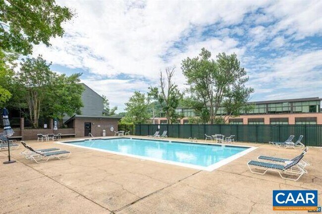 Building Photo - 328 Harvest Dr