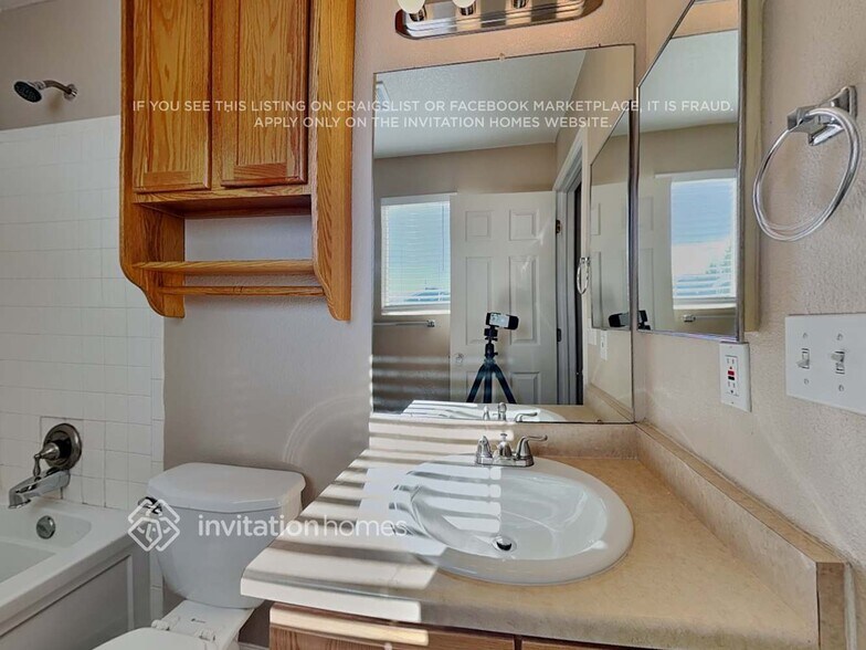 Building Photo - 1205 Bluebird St