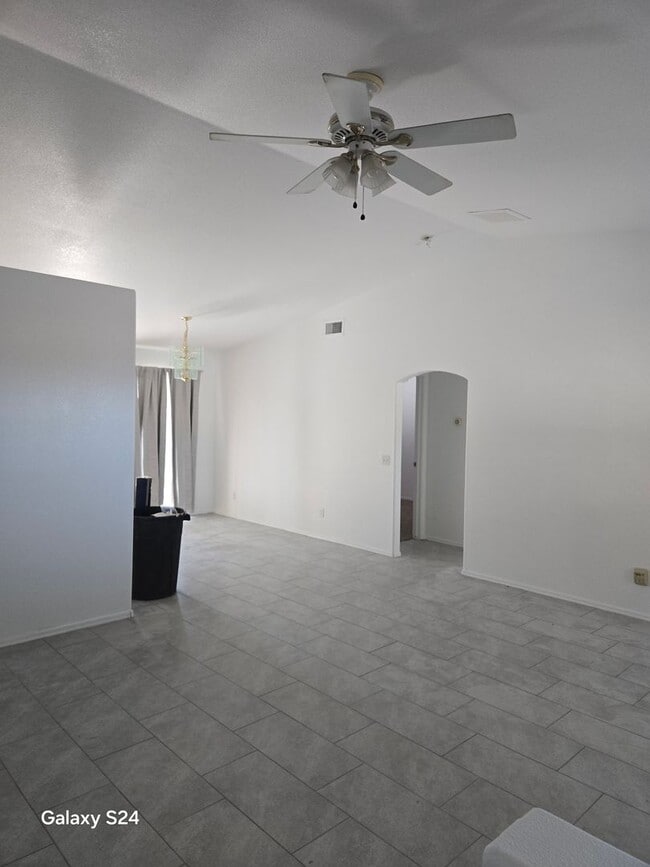 Building Photo - Newly Reduced Rent 3 Bedroom, 2 Bath, 2 Car Garage