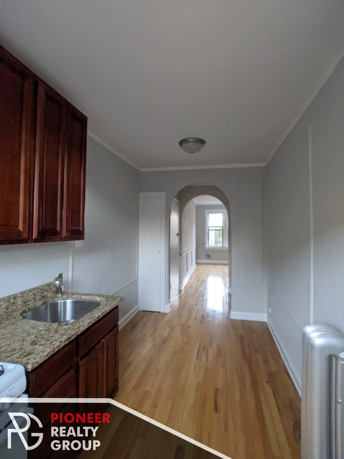 Building Photo - 546 W Surf St