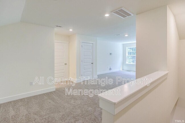 Building Photo - 6943 Doddridge Ln