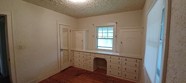 Building Photo - New Paris 2 bedroom house