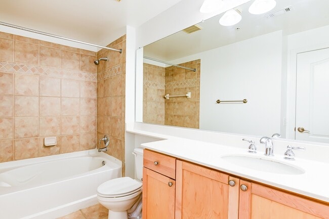 Building Photo - Logan Circle Studio Apartment for Rent Ava...