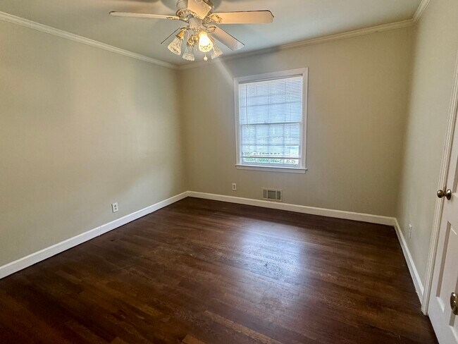 Building Photo - 318 Leola Dr