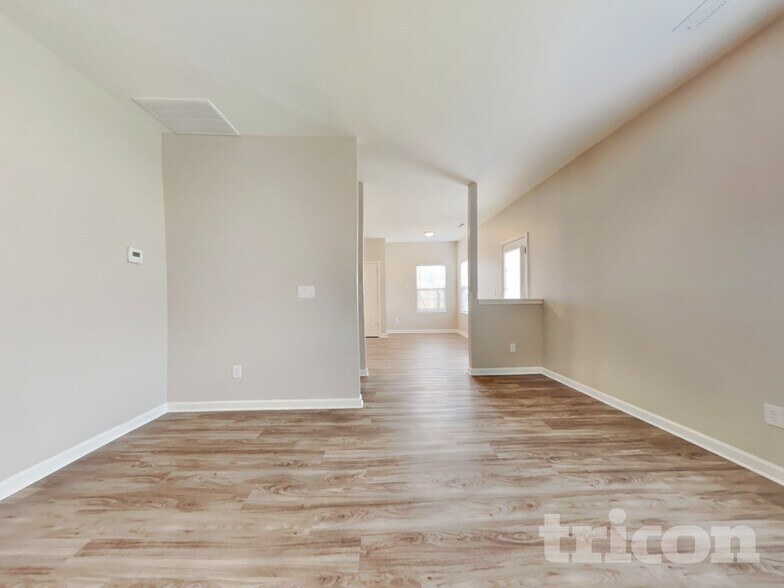 Building Photo - 2048 Lauren Woods Dr