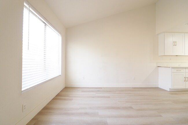 Building Photo - 15978 Muni Rd