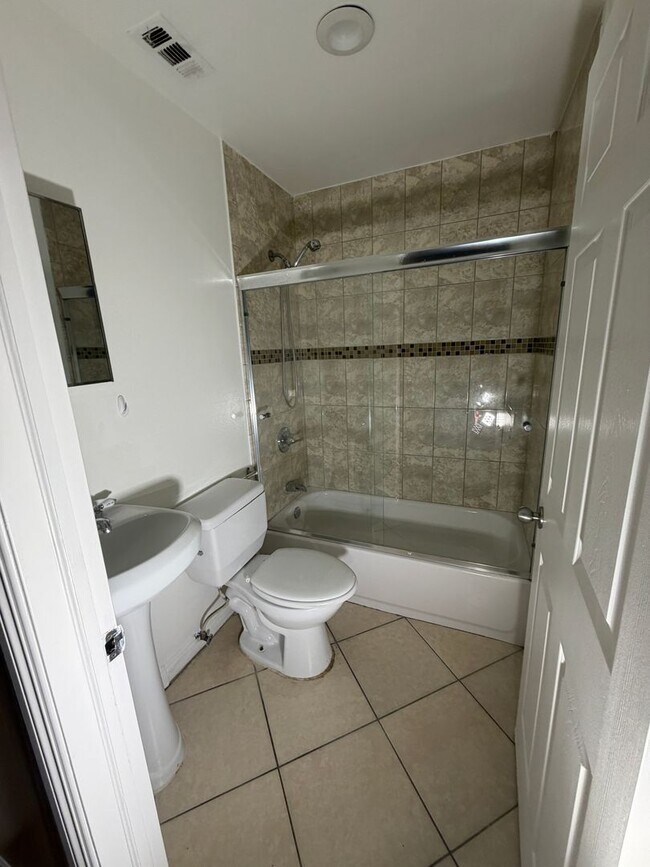 Building Photo - 40(718)