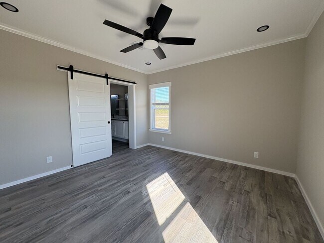 Building Photo - 1010 Morgan Jones Dr