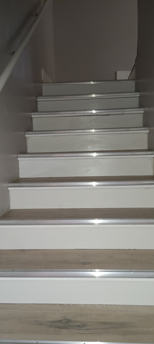 Building Photo - 1695 W Targee St