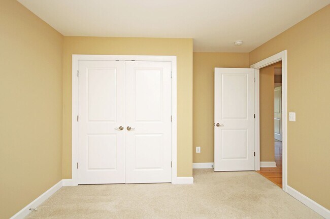 Building Photo - Spacious Downtown Home Convenient to UVA Medical Center