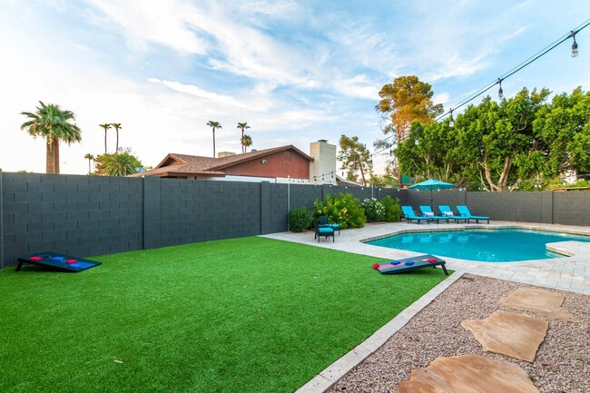 Building Photo - 2530 W Obispo Cir