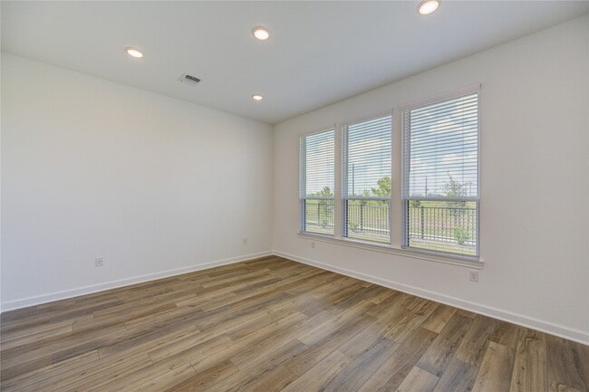 Building Photo - 25326 Loch Doon Dr
