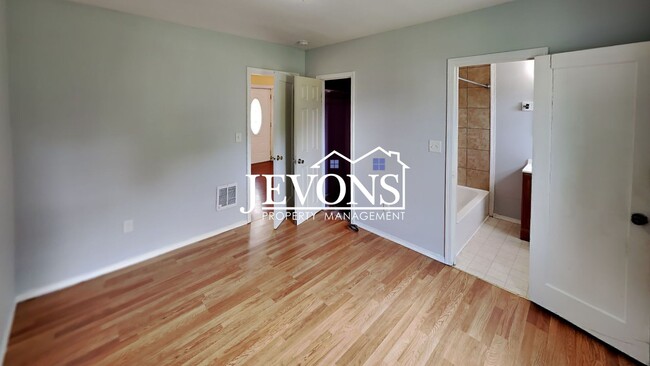Building Photo - 3-bedroom home near Yakima Valley College ...