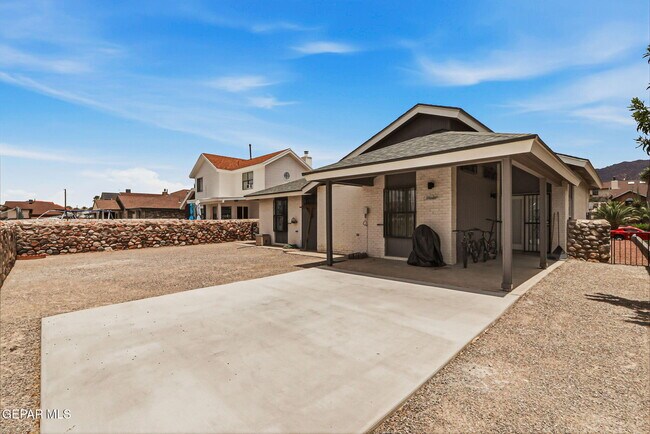 Building Photo - 1117 Sun Shadow Dr