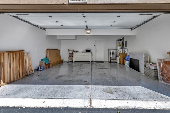 Building Photo - Hamilton Place Townhome