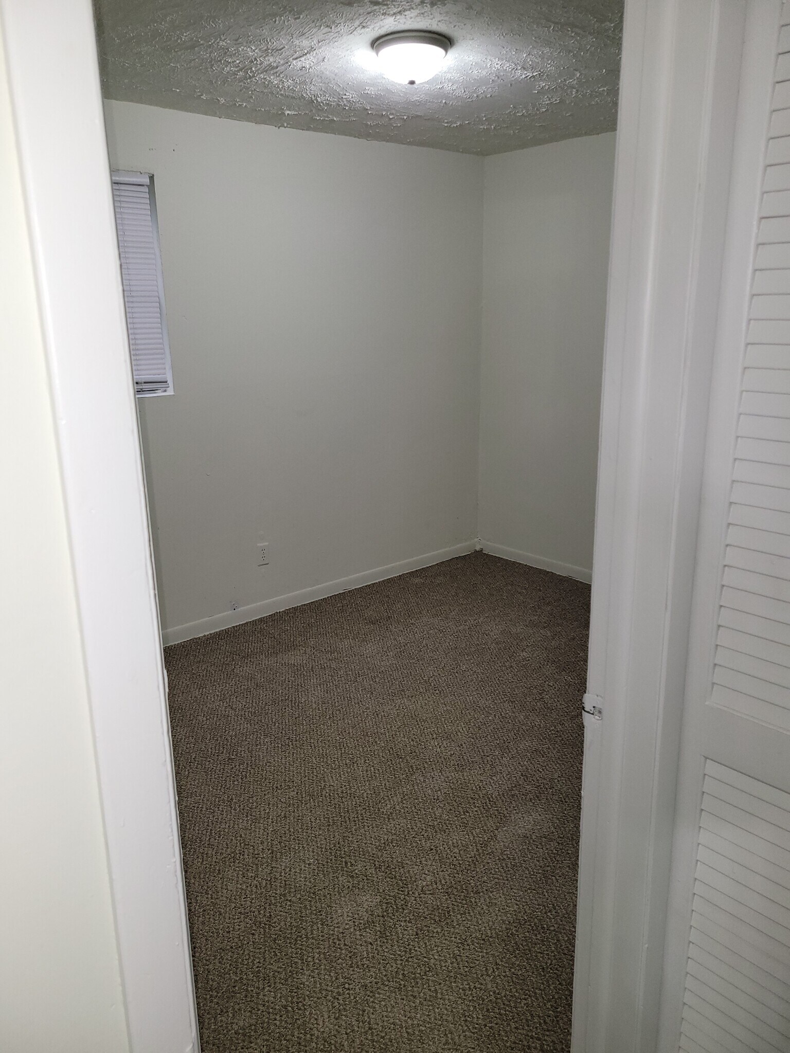 Building Photo - 1541 W 1st St