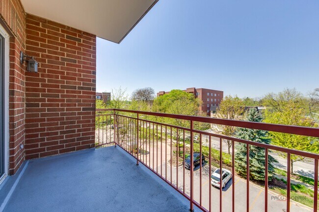 Building Photo - 799 Graceland Ave