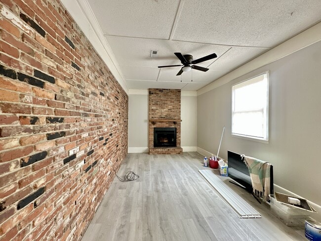 Building Photo - 2600 Deborah Dr