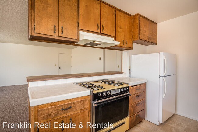 Building Photo - 2 br, 1.5 bath House - 755 Pacific Apt #3